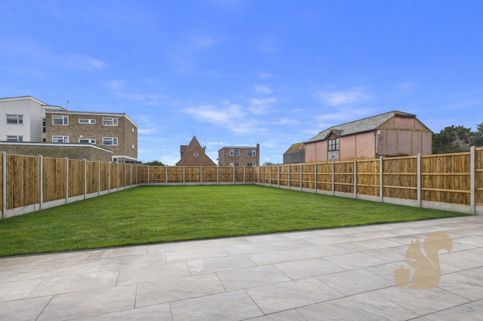 8 Kingsland Close - Garden.jpg